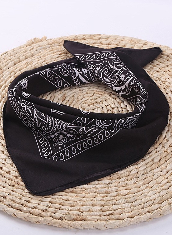 Кърпа за глава бандана Bandana в черно-Бандани-LadyStyle.bg Кърпа за глава бандана Bandana в черно-Бандани-LadyStyle.bg