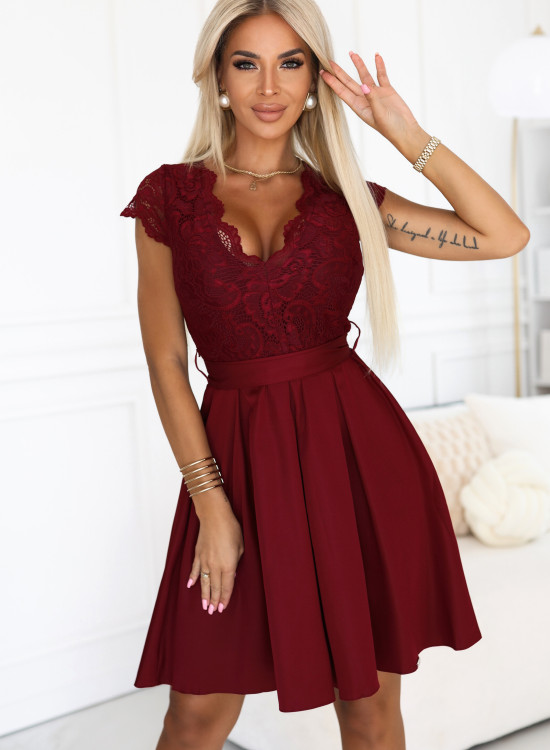 242-5 Елегантна къса рокля с колан в бордо