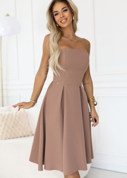 Елегантна рокля без презрамки в бежов цвят 641-2