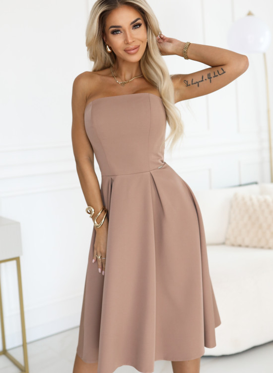 Елегантна рокля без презрамки в бежов цвят 641-2