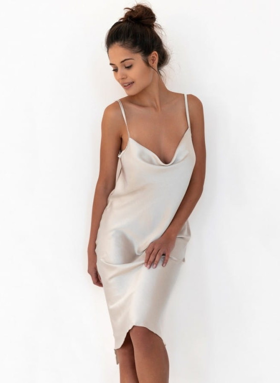 Сатенена нощница в бежов цвят Brillance-Нощници-LadyStyle.bg Сатенена нощница в бежов цвят Brillance-Нощници-LadyStyle.bg