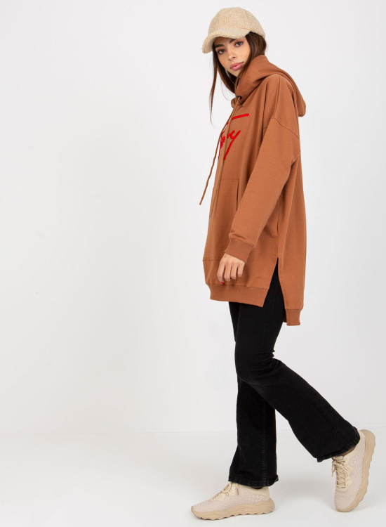 Дълъг дамски суичър в светлокафяв цвят 335.25X-Суичъри-LadyStyle.bg Дълъг дамски суичър в светлокафяв цвят 335.25X-Суичъри-LadyStyle.bg