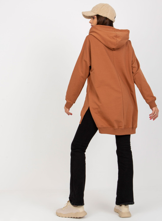 Дълъг дамски суичър в светлокафяв цвят 335.25X-Суичъри-LadyStyle.bg Дълъг дамски суичър в светлокафяв цвят 335.25X-Суичъри-LadyStyle.bg