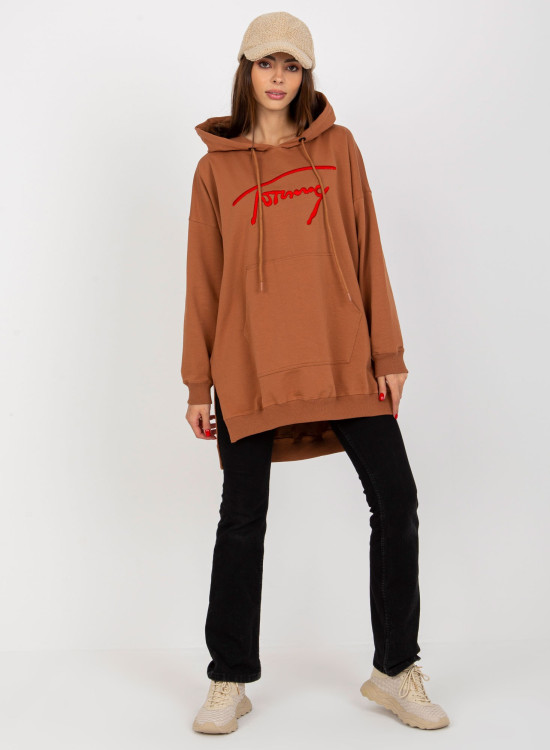 Дълъг дамски суичър в светлокафяв цвят 335.25X-Суичъри-LadyStyle.bg Дълъг дамски суичър в светлокафяв цвят 335.25X-Суичъри-LadyStyle.bg