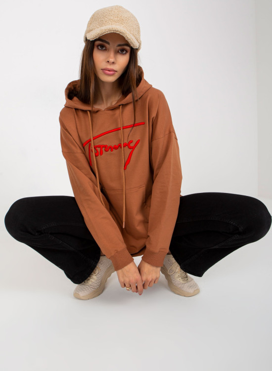 Дълъг дамски суичър в светлокафяв цвят 335.25X-Суичъри-LadyStyle.bg Дълъг дамски суичър в светлокафяв цвят 335.25X-Суичъри-LadyStyle.bg